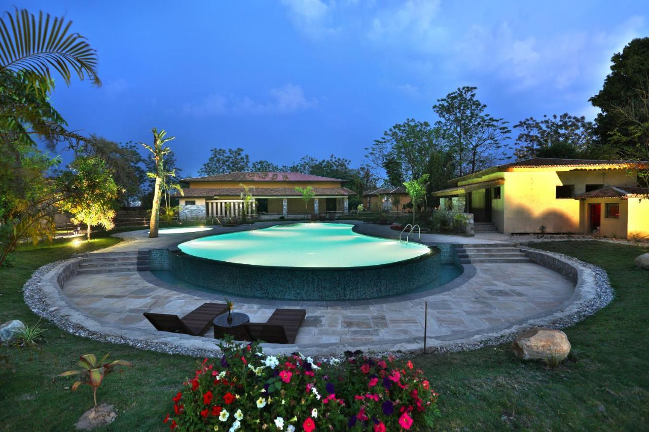 Jungle Villa Resort - Near Chitwan National Park Bagian luar foto