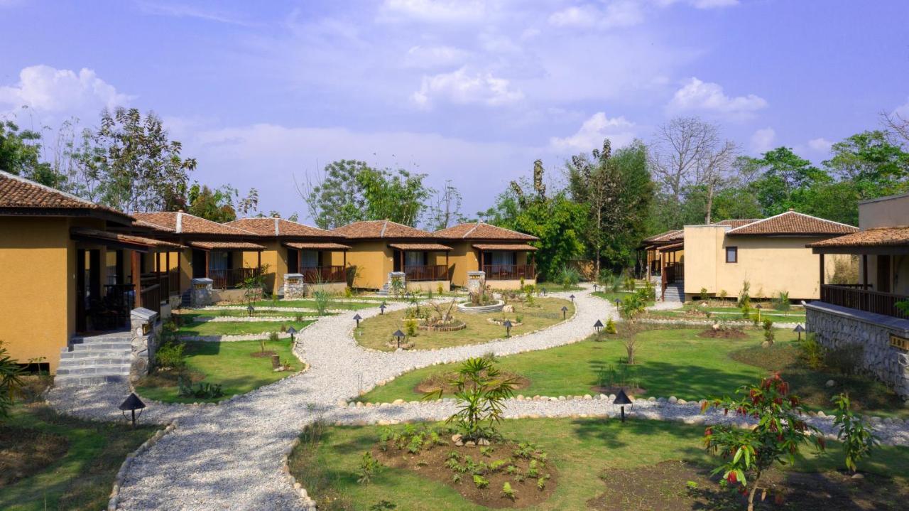 Jungle Villa Resort - Near Chitwan National Park Bagian luar foto