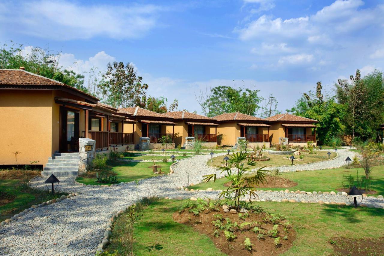 Jungle Villa Resort - Near Chitwan National Park Bagian luar foto