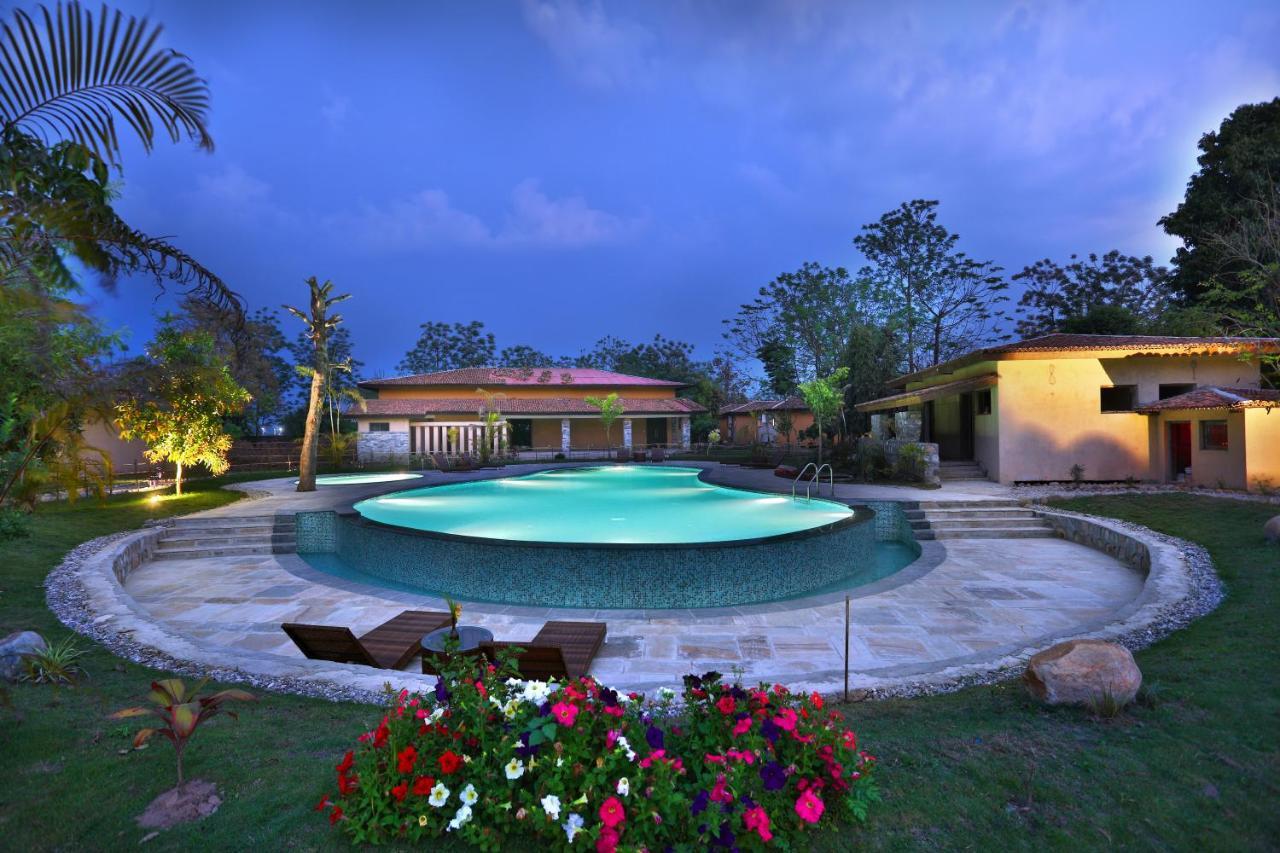 Jungle Villa Resort - Near Chitwan National Park Bagian luar foto