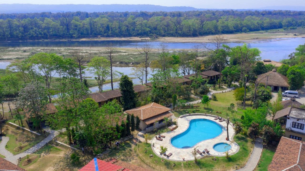 Jungle Villa Resort - Near Chitwan National Park Bagian luar foto