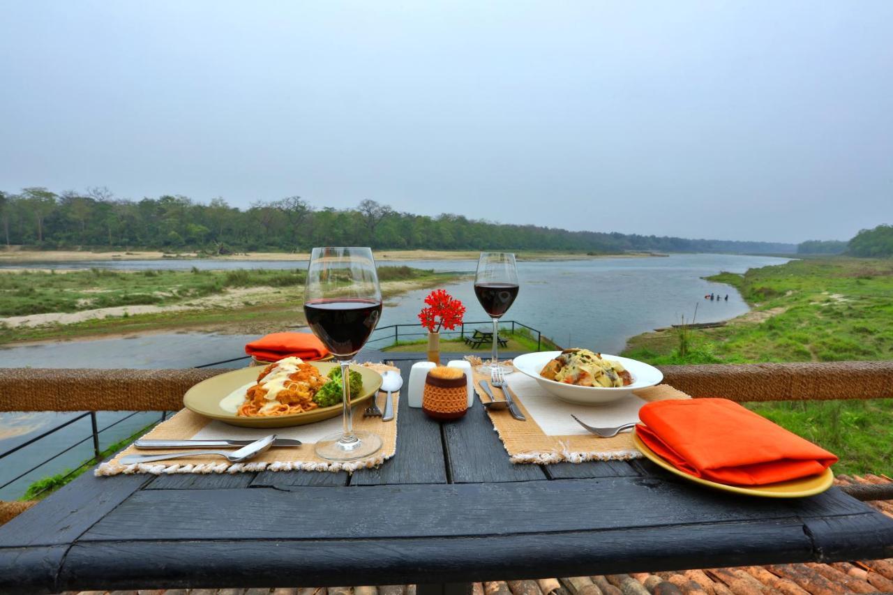 Jungle Villa Resort - Near Chitwan National Park Bagian luar foto
