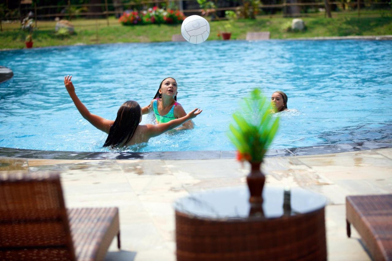 Jungle Villa Resort - Near Chitwan National Park Bagian luar foto