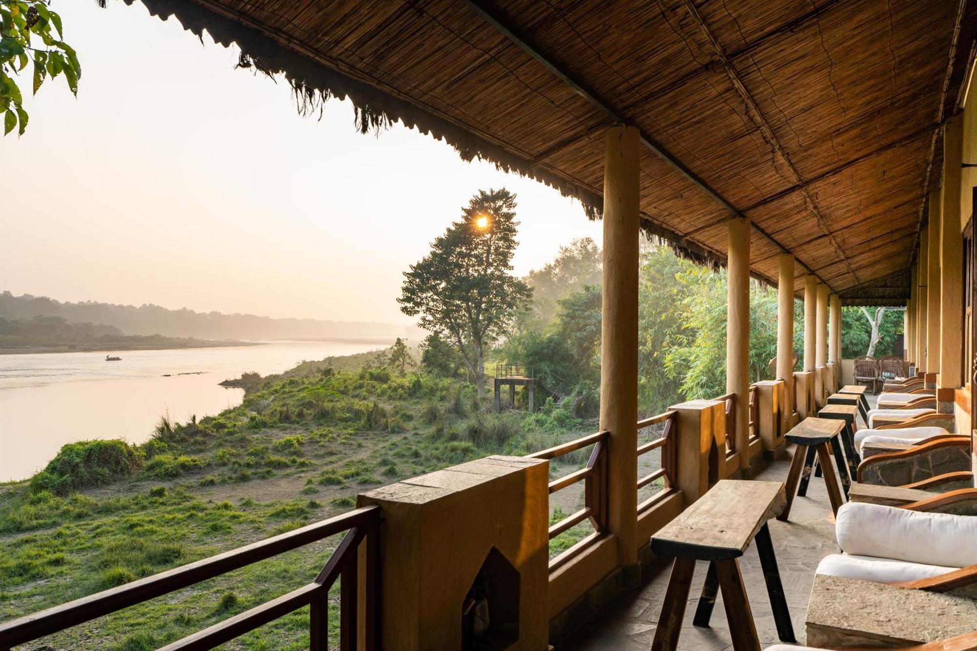 Jungle Villa Resort - Near Chitwan National Park Bagian luar foto