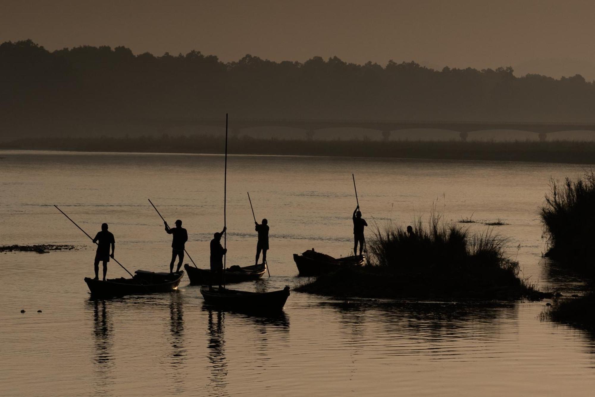 Jungle Villa Resort - Near Chitwan National Park Bagian luar foto