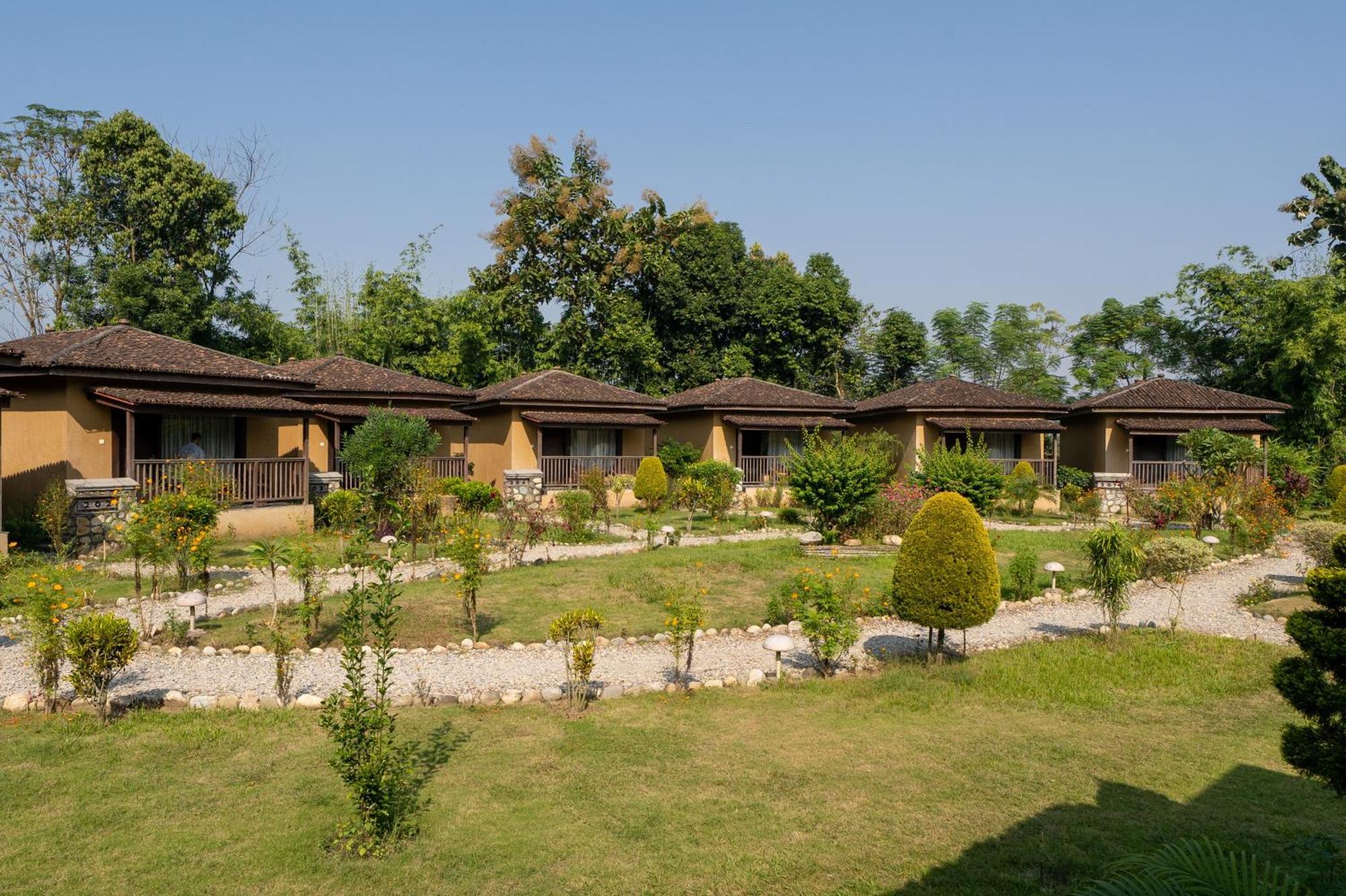 Jungle Villa Resort - Near Chitwan National Park Bagian luar foto