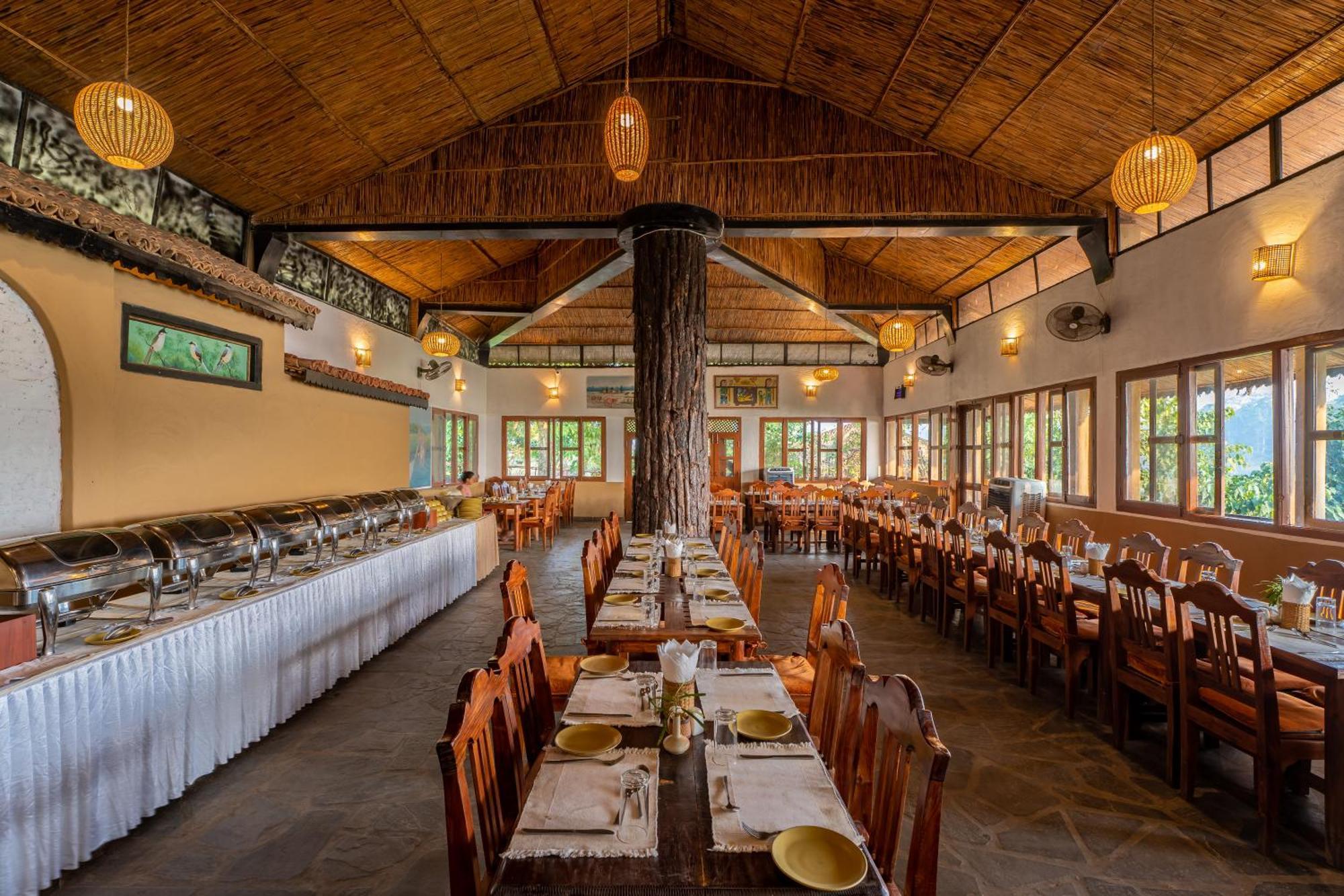 Jungle Villa Resort - Near Chitwan National Park Bagian luar foto