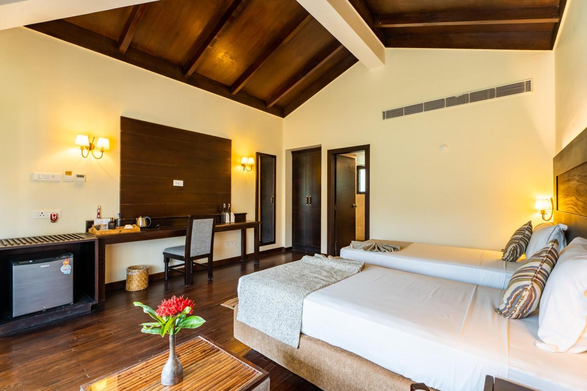 Jungle Villa Resort - Near Chitwan National Park Bagian luar foto